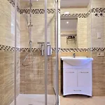 维多利亚别墅公寓 *